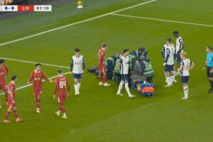 希望没事！本坦库尔受伤直接被担架抬出场，比赛中断长达8分钟