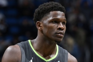 华子：我打得就像斯伯丁篮球一样带劲 以不同方式保持侵略性