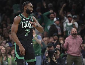 难挽败局！杰伦-布朗19中9拿到28分5助攻 末节独得12分