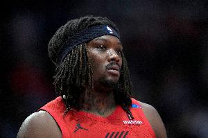 👀美记：多队有意罗威&里斯 开拓者在截止日前将成为主要卖家