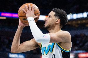 明日步行者再战骑士 哈利伯顿因左腿筋伤势小概率出战