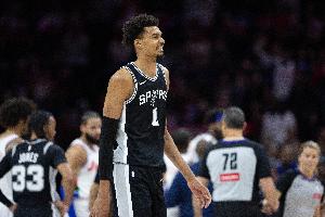 保罗：文班能连续20年保持高水准 你了解他之后会更粉他