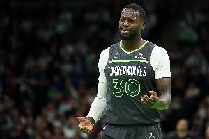 今天真稀烂！兰德尔上半场7中2仅得到4分3板1断 第二节就出手1次