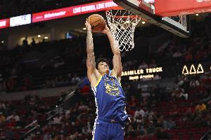 生涯第一次首发！桑托斯表现全面贡献5分7板3助