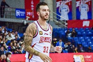 Carry全场！约克出战35分钟 20中14高效得到35分12篮板8助攻