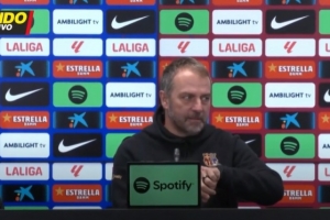 机警🤣弗里克发布会前遮住智能手表，避免信息再被拍到