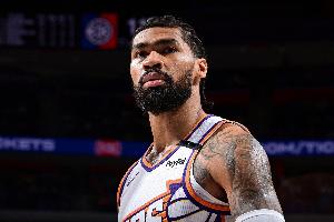 完美首秀！理查兹替补8中7&罚球9中7拿到21分11板 正负值+22