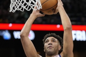 金州篮板怪！TJD5中2得6分 打24分钟抓下15个篮板&前场板5个