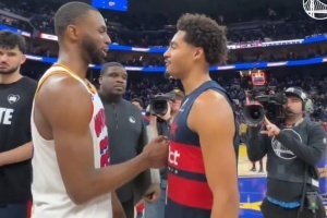 普尔赛后与维金斯/小佩顿/卢尼寒暄致意 还和科尔拥抱耳语