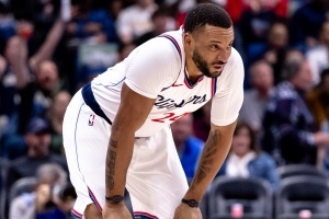 慢热！诺曼-鲍威尔首节7分钟3中0颗粒无收 正负值-7