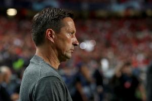 记者：多特今天再次讨论了聘请施密特，但他不会在现阶段出任