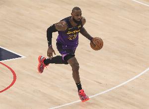 詹姆斯谈赛程过半：我们有过打得好和差的时候 就是想打稳定点