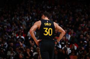 今日勇士首发：库里、希尔德、维金斯、小佩顿、TJD