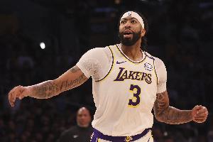 攻防俱佳！浓眉18中9拿下24分8板3助1断3帽