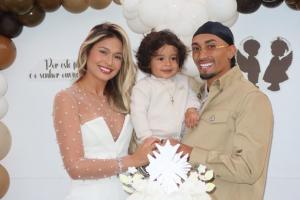 太过分！😨拉菲尼亚妻子遭网暴：猴子的老婆；你儿子是孔德的种