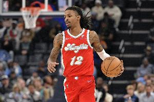 状态很是一般！莫兰特半场9中4仅拿8分3板 送出0助攻但有3失误