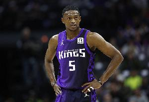 Stein：火箭将继续专注于磨合阵容 不会去追求福克斯！