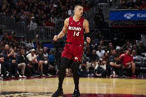 挖坑太大！热火第三节轰下43分仍落后10分进入末节 上半场仅41分