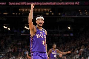 布登：布克是NBA最出色的两个后卫之一 不明白他怎么就不是全明星