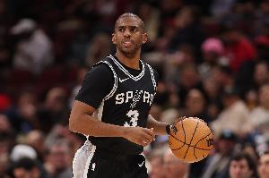 🤩越老越妖！保罗完美控场 8中4贡献12分5板9助0失误 正负值+13