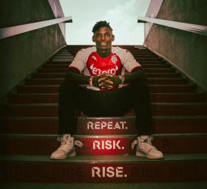 记者：尽管热刺等队有意，但恩博洛仍将留在摩纳哥至赛季结束