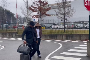 记者：多古启程前往曼彻斯特，完成转会曼联程序