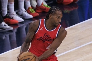 莱昂纳德：要对比赛保持专注&有敬畏之心 这是最难打的比赛之一