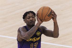 百步穿杨！芬尼-史密斯三分6中5拿到15分2断 正负值+14