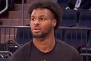 父子对决！NBA官方晒赛前热身视频：詹姆斯父子vs布伦森父子