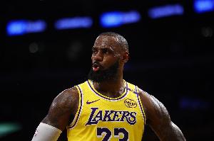 帕金斯：40岁的老人上演Goat🐐表演 无浓眉他砍33分11板12助