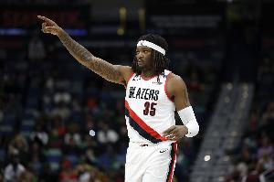 美记：湖人将积极追求运动型护筐中锋 要密切关注赵四和罗威