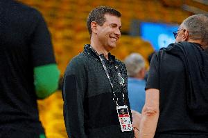 波士顿记者：绿军与几乎每支球队谈过潜在交易 也会关注买断市场