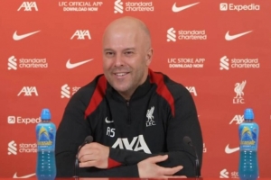 斯洛特：也许没太多教练有我这样好的阵容 不解贝里瓦尔没被罚下