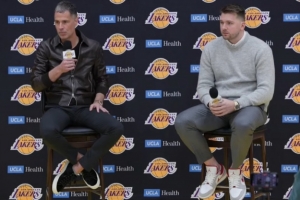 佩林卡：东契奇明天进行五对五训练 目前的伤势被列为每日观察