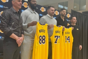 大莫：近期对东契奇的批评都不尊重人 他带伤上都能轻松30+15+10