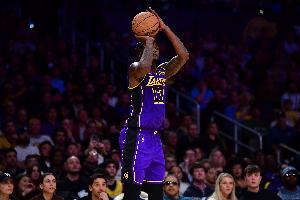 防守大闸！芬尼-史密斯全场领防&纠缠库里 6中3贡献7分3助攻2抢断