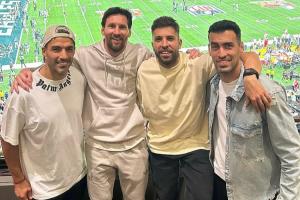 这不聚聚？梅西苏牙布斯克茨阿尔巴看超级碗，皮克晒照也在现场