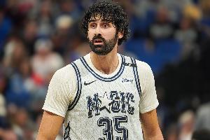 先发出场没进攻！比塔泽16分钟1中0得0分 拿到3板1断4帽