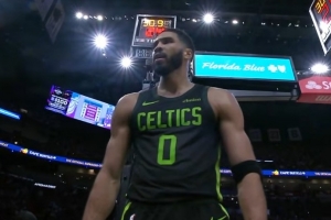 突然超神😤塔图姆第三节11中8&三分5中3 独得20分率队拉开分差