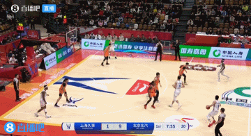 😃小球传得挺到位！范子铭掩护顺下抛传 所罗门起飞单臂暴扣！