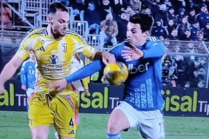 加蒂对阵科莫手球时主裁和VAR对话曝光，主裁认为不是点球