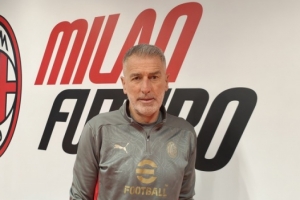 名宿辅佐神锋！米兰官方：塔索蒂加入博内拉在未来队的教练组