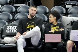 雷迪克：莱恩今日将上演湖人首秀&克内克特状态升级为可以出战