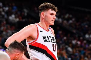 继续加油！克林根成为首位面对约基奇拿下20+篮板的新秀