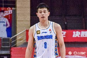 超巨表现！方硕11中6&4记三分拿下16分4板5助1帽 正负值+14