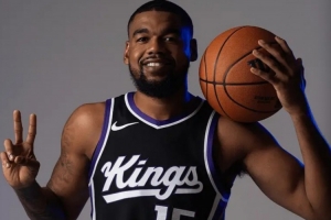 江南的城：目前有CBA球队有意报价国王双向合同后卫梅森-琼斯