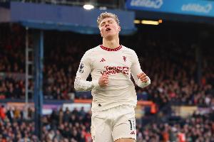 7390万引进！电讯报：霍伊伦穿9号是对曼联侮辱，不签凯恩很愚蠢