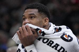 快船记者心疼雄鹿：背靠背飞2小时去DC😢比赛还比昨天提前1小时