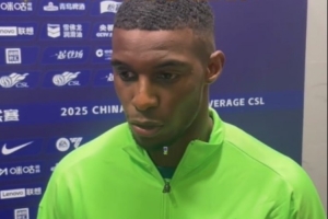 法比奥谈远射破门：教练估计在下面喊法比奥不要射、不要射😅