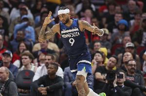 亚历山大-沃克：我会回看录像&找出不足 为明天的胜利做好准备